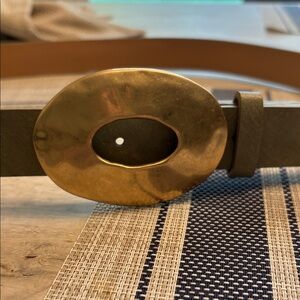 Gold Oval Buckle Grayish Belt.NWOT.